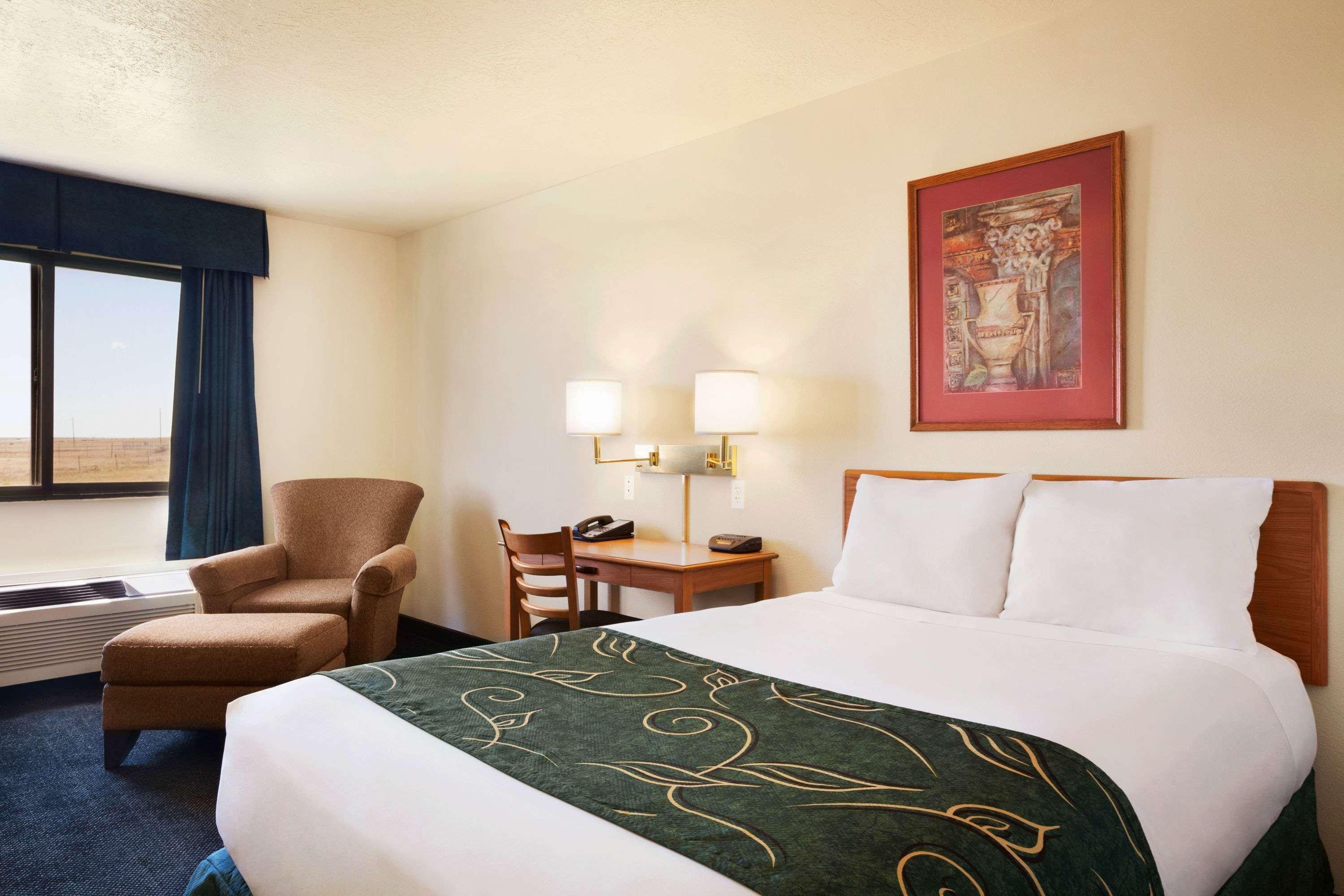 Travelodge By Wyndham Vaughn Экстерьер фото