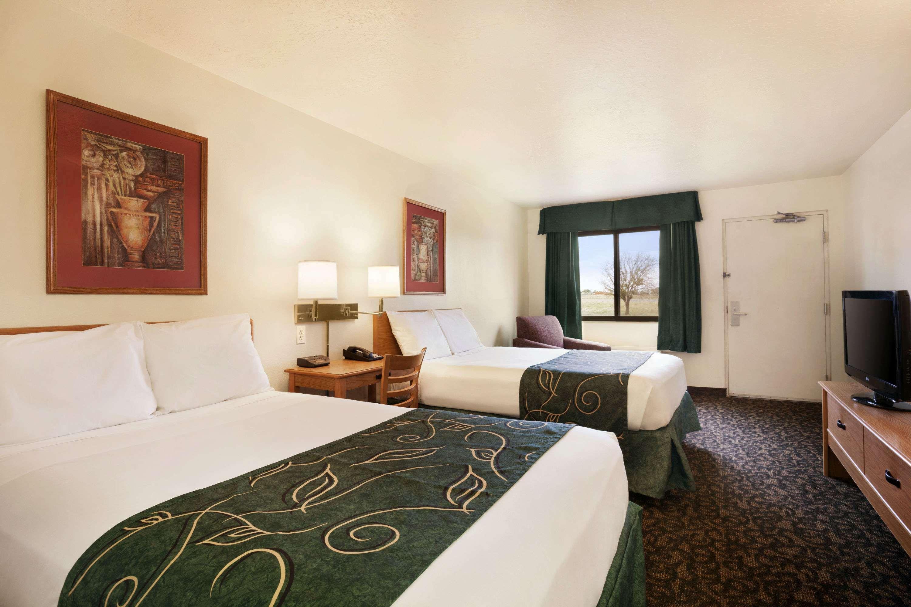 Travelodge By Wyndham Vaughn Экстерьер фото