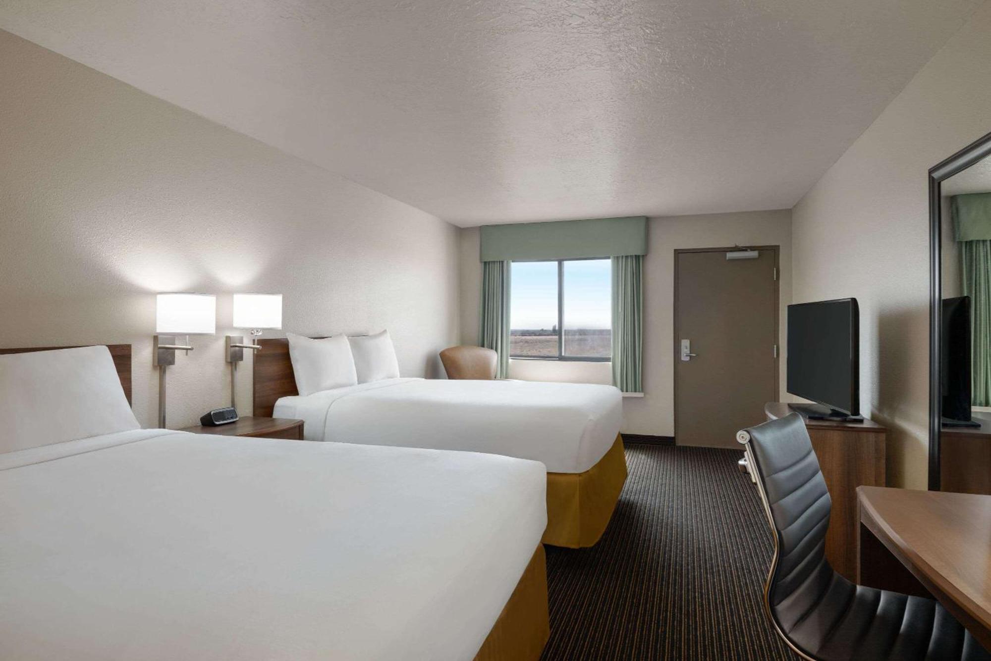 Travelodge By Wyndham Vaughn Экстерьер фото